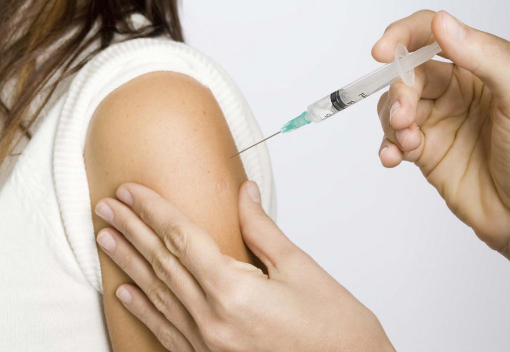Введение вакцины от бешенства