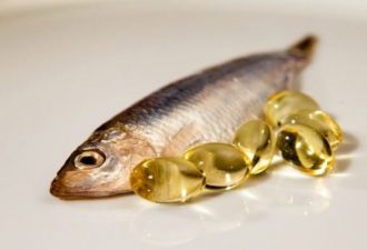 снизить уровень вредного холестерина можно с помощью рыбьего жира