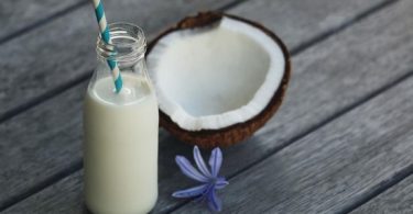 Кокосовое молоко: польза и вред для организма
