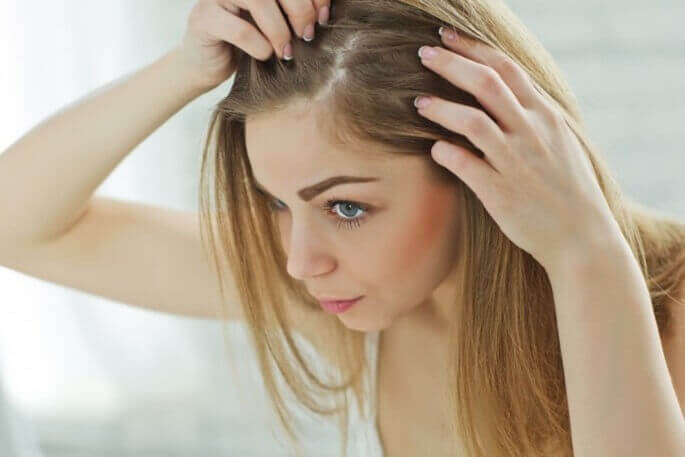 почему выпадают волосы на голове у женщин после 50 лет как лечить